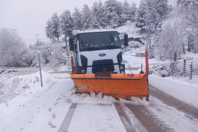 İnegöl Belediyesi karla mücadele çalışmalarını aralıksız sürdürüyor