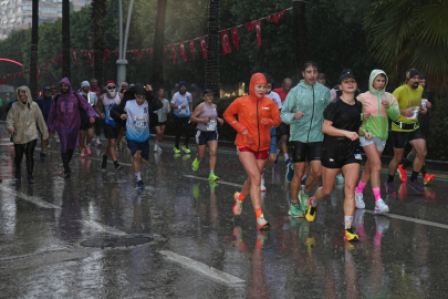 16. Uluslararası Adana Kurtuluş Yarı Maratonu koşuldu