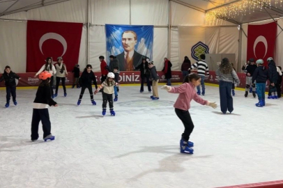 İstanbul Bakırköy'de buz pisti ara tatil gözdesi