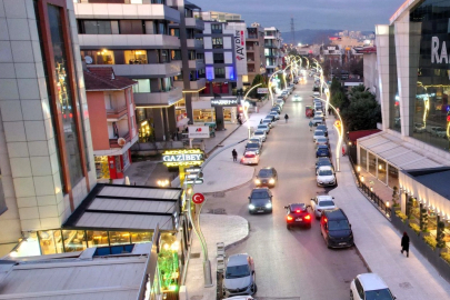 Kocaeli'de Şehit Ergün Köncü Caddesi ışıl ışıl