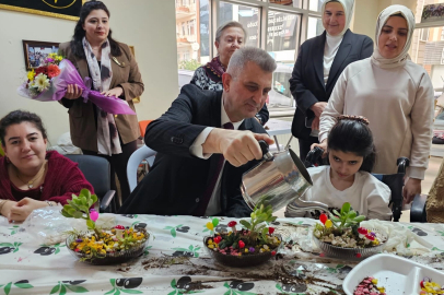 Kocaeli Gölcük’te çiçekler engelleri aştı