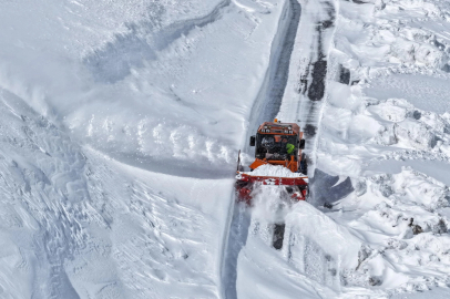 Bahar Van'a gelemedi! Karla mücadele sürüyor