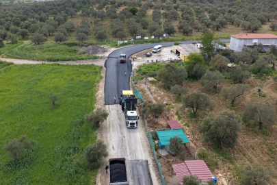 Balıkesir'de yol çalışmalarına devam ediyor