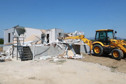 Kaçak bina yıkımında hayat kurtaran müdahale