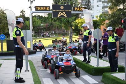 Mersin’de çocuklar trafik kurallarını öğreniyor