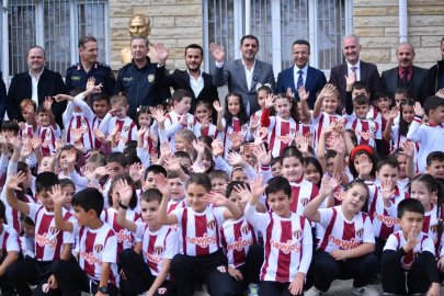 Bursa İnegöl’de 750 öğrenciye forma sevinci